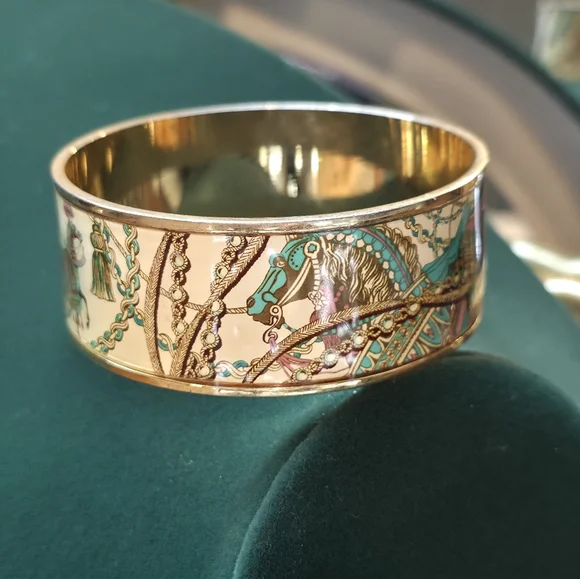 C Wonder By Christian Siriano Bangle - Picture 3 of 3